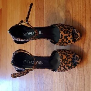 Arden B. cheetah print platform heels open toe, a high block heel. Size 6